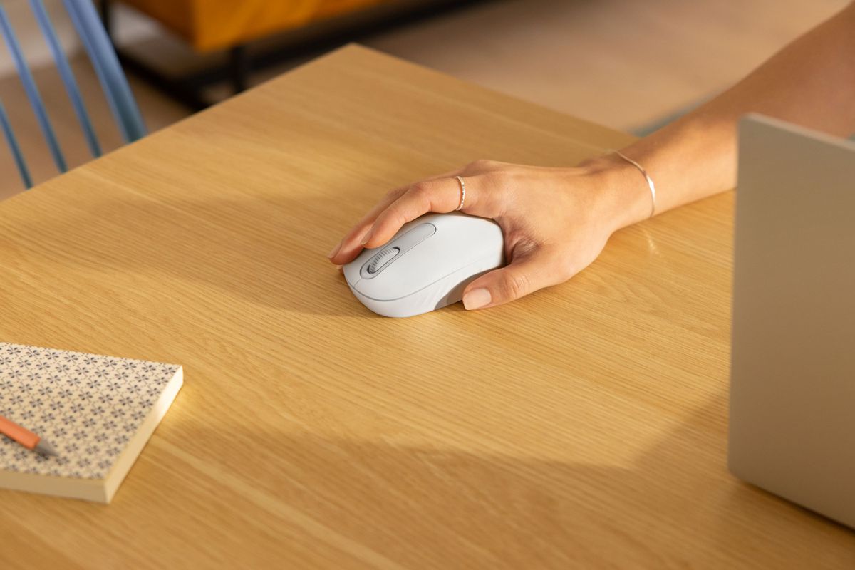 Logitech M196 Bluetooth Mouse With 1000 DPI Tracking (2 Year Warranty, Parallel Import)