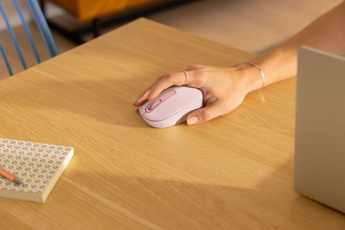 Logitech M196 Bluetooth Mouse With 1000 DPI Tracking (2 Year Warranty, Parallel Import)