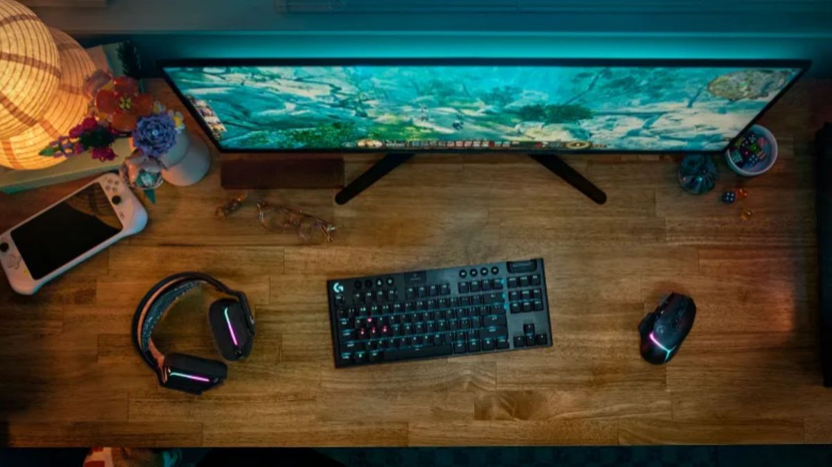Logitech G915 X LIGHTSPEED TKL Low-Profile Wireless Gaming Keyboard (2 Year Warranty, Parallel Import)
