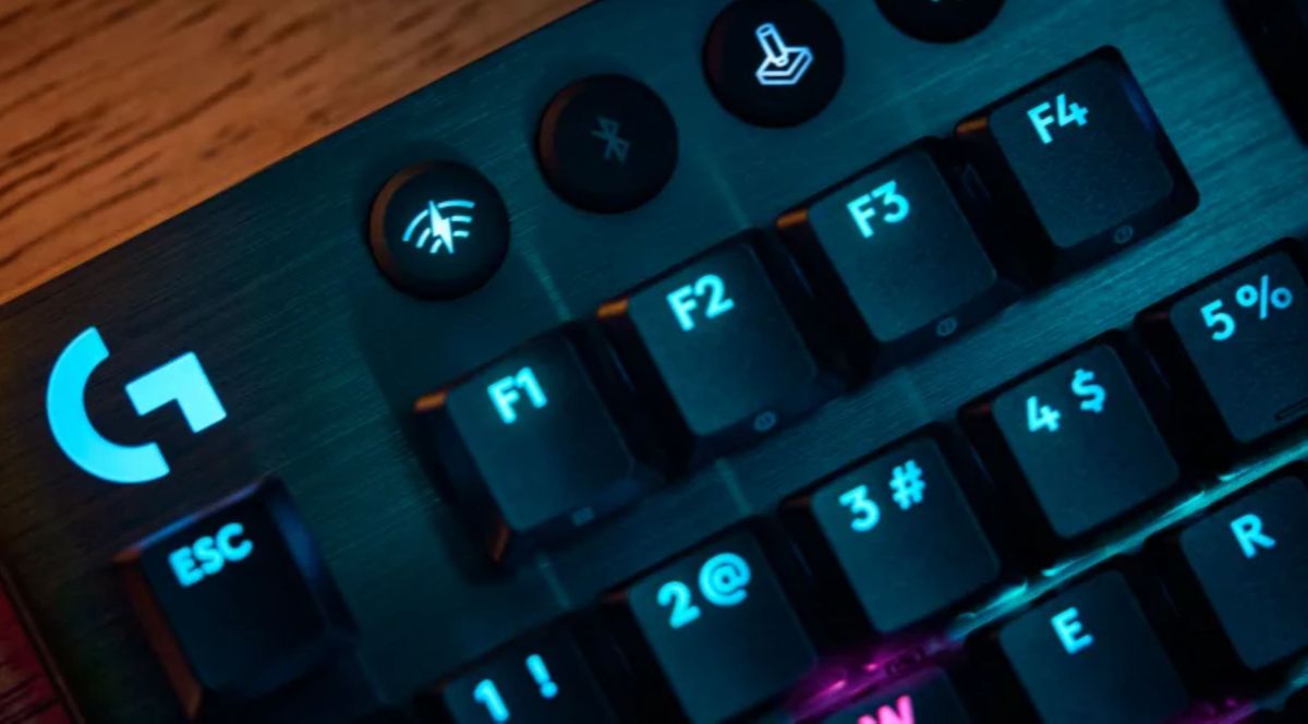Logitech G915 X LIGHTSPEED TKL Low-Profile Wireless Gaming Keyboard (2 Year Warranty, Parallel Import)