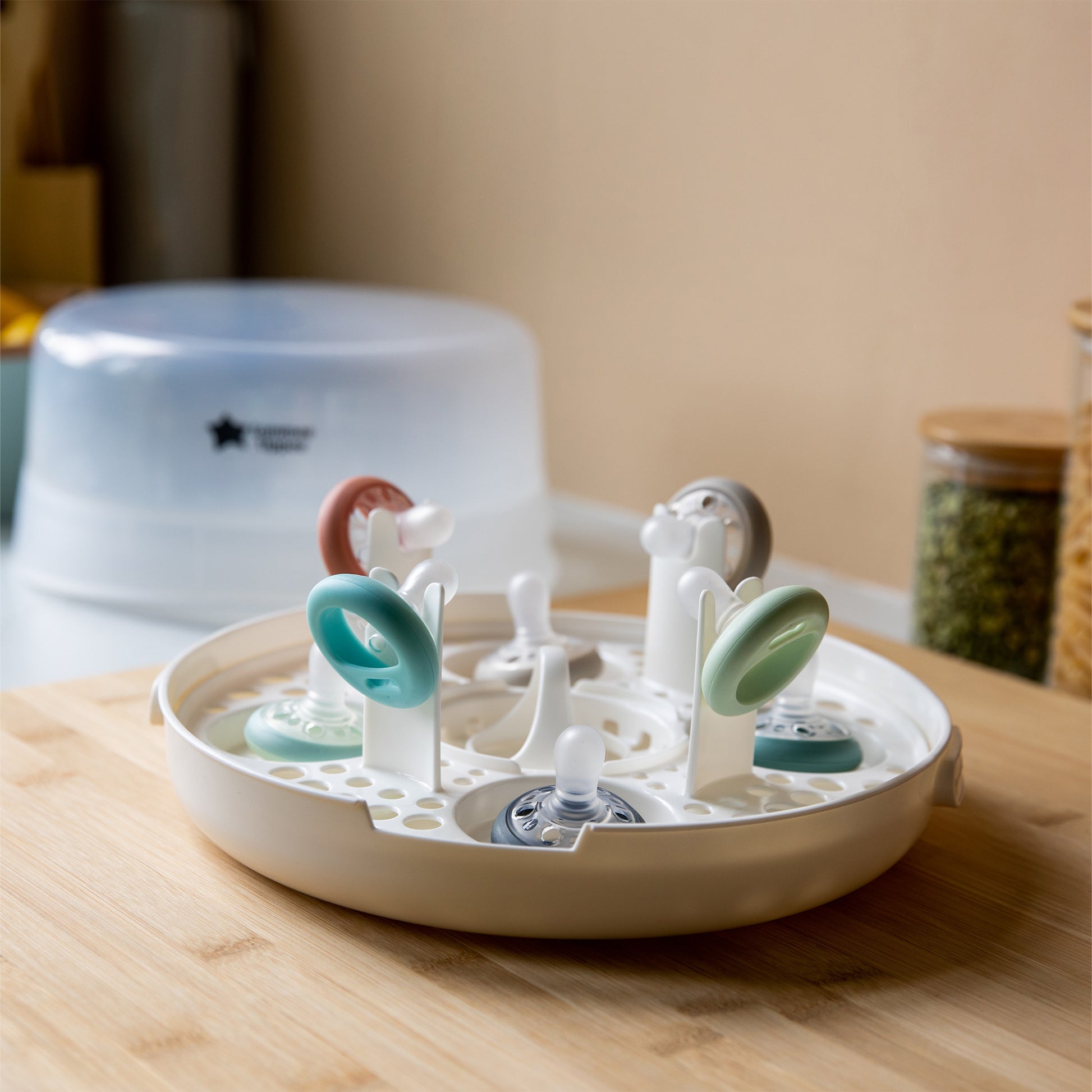 Tommee Tippee Microsteri showing the quick 4-minute steam cycle