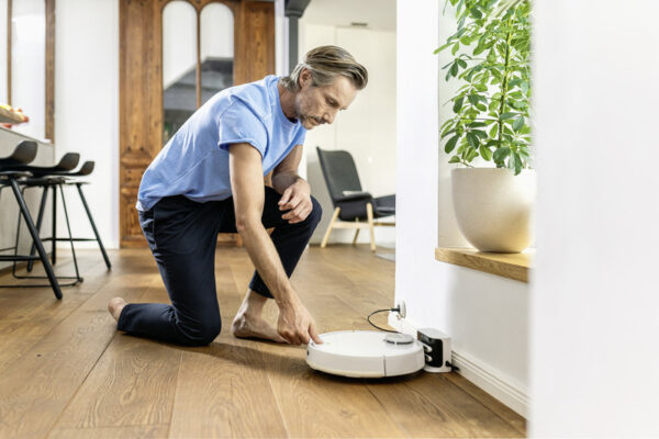 Karcher RCV 3 Robot Vacuum Cleaner With Wiping Function

The smart RCV 3 with precise LiDAR navigation and convenient app control cleans low-pile carpets and hard surfaces fully autonomously and systematically. Hard surfaces can also be wiped when wet.