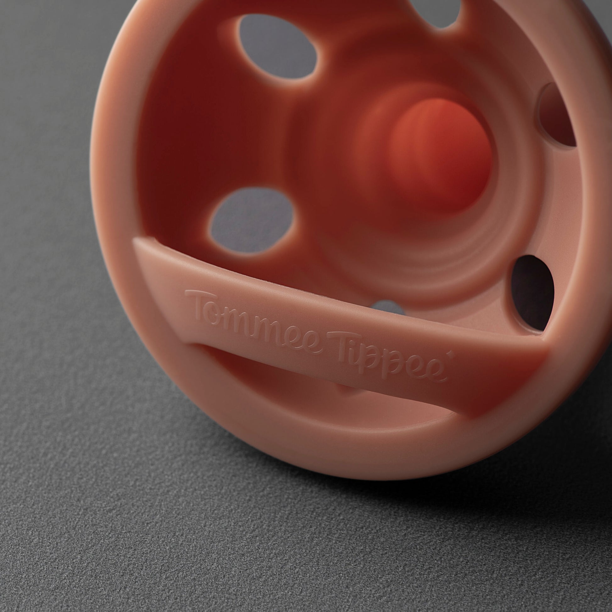 Tommee Tippee Breastlike Soother 6-18 months 2 Pack

Soft to touch and barely-there, this soother looks and feels like a breast. With a familiar shape and skin-like feel, it’s made to support your feeding journey, and specially designed to help reduce nipple confusion with continuous comfort and a natural latch.