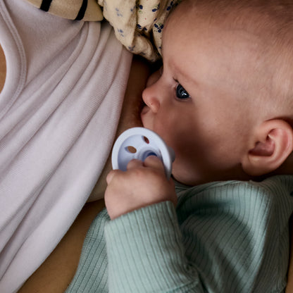 Tommee Tippee Breastlike Soother 6-18 months 2 Pack

Soft to touch and barely-there, this soother looks and feels like a breast. With a familiar shape and skin-like feel, it’s made to support your feeding journey, and specially designed to help reduce nipple confusion with continuous comfort and a natural latch.