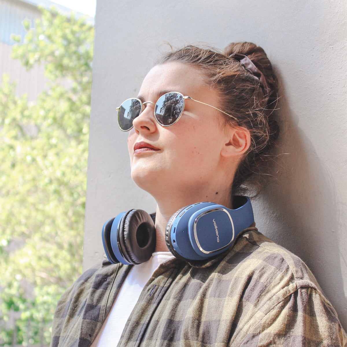 Volkano Bluetooth Wireless Headphones Phonic Series
Bluetooth Wireless Headphones with up to 24 hour Playtime, Over-Ear , Hands-Free Calling, Foldable design.

Level up your everyday audio with&nbsp;Volkano Bluetooth headphones&nbsp;designed for comfort, clarity, and convenience. The Phonic Series are&nbsp;wireless over-ear headphones&nbsp;with powerful 40 mm drivers for full-range sound and a battery that lasts-ideal if you're searching for&nbsp;24-hour battery headphones&nbsp;for commuting, studying, or r