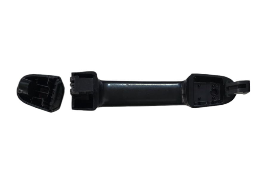 Detail view of latch actuation rod attachment point on Hyundai i20 LH handle