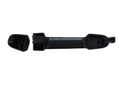 Detail view of latch actuation rod attachment point on Hyundai i20 LH handle