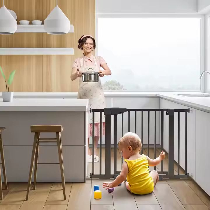Babies-Up Safety Gate for Baby or Pet Sliding Door Retractable 75 -82cm