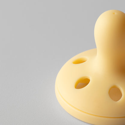 Infographic detailing 30 percent lighter breastlike latch and anti-static features