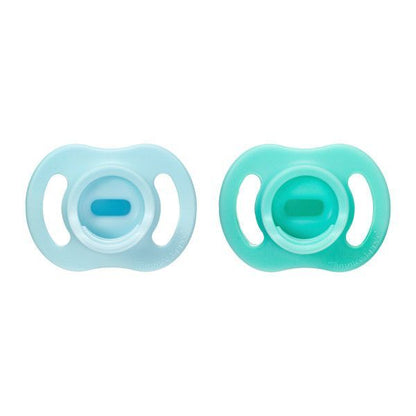 Tommee Tippee Ultra-light StayPut silicone soothers 0-6M 2 pack with steriliser case